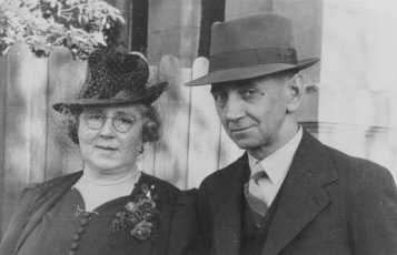 Frank Lipscombe and his wife Nell (nee Hogan).