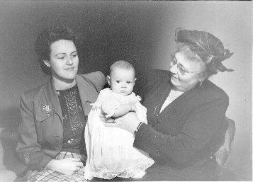 Kaye, with her baby Stephen and mother-in-law Nell Lipscombe, c.1951.
