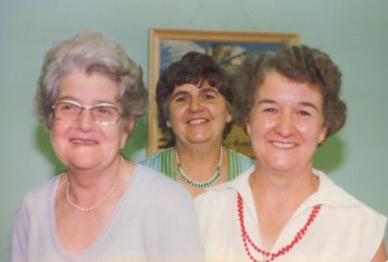 Anne Lipscombe (left), with her sisters Jean Jones (centre) and Hilda Dean (right), 1979.